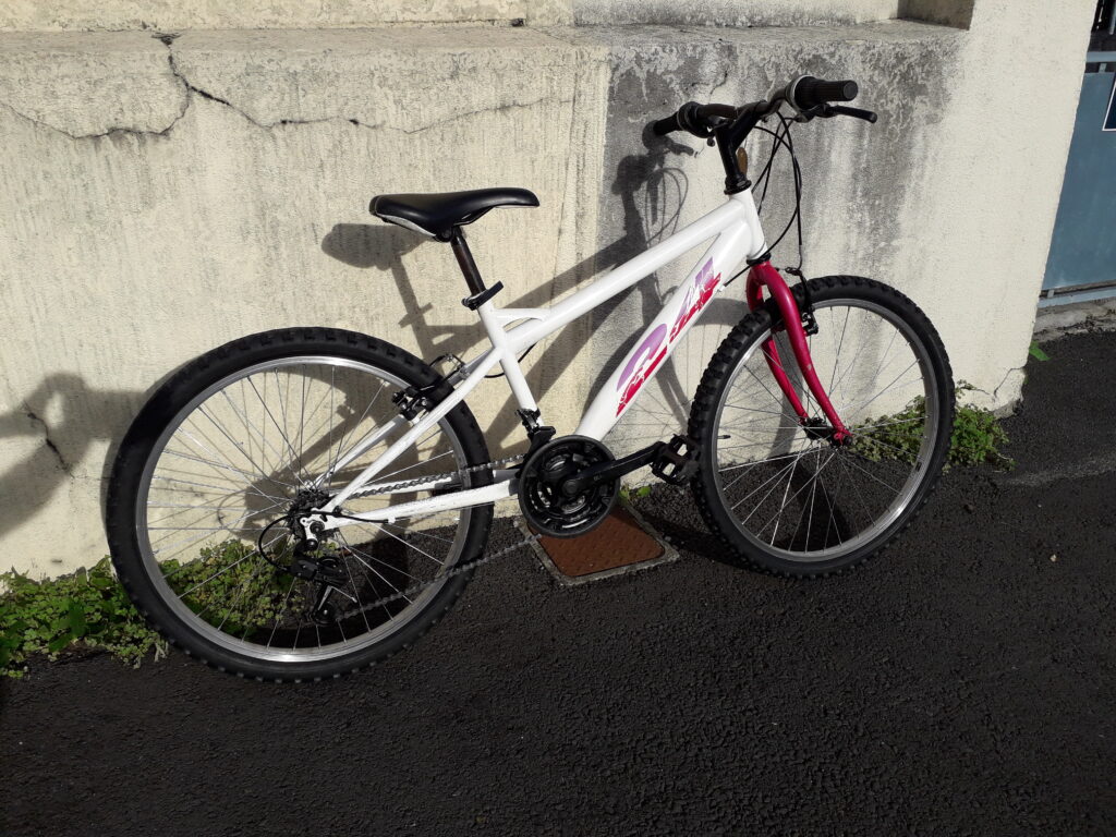 vélo occasion enfant 24" blanc rose
